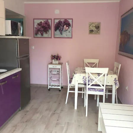 Baric 4412 Апартаменты Ровинь